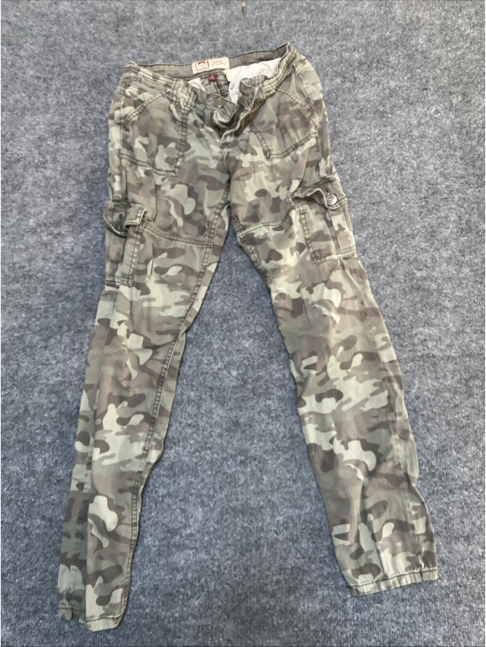 L.E.I. Ashley Low Rise Junior's Stretch Twill Camouflage Crop Pants Size 5